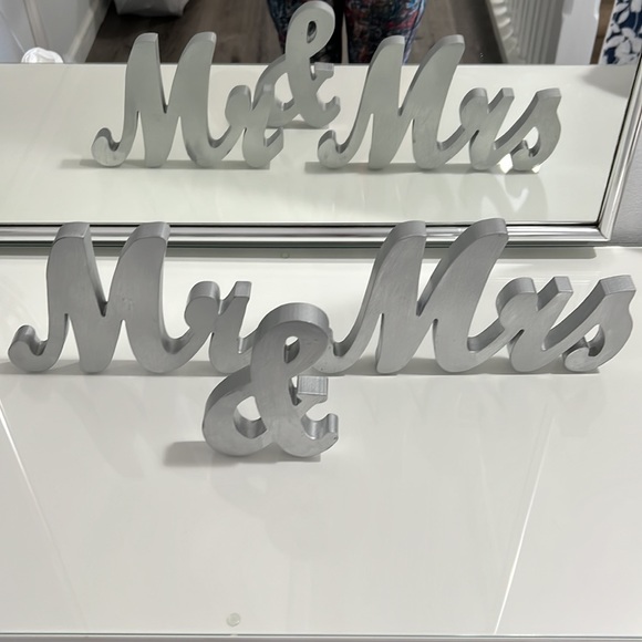 Mr & Mrs Sign - Picture 2 of 2